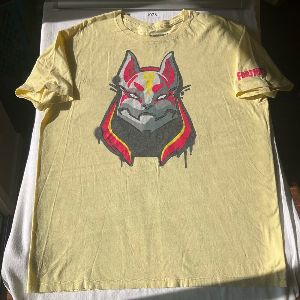 Fortnite Men’s Short Sleeve T-shirt size XL, Solid Yellow, Panther